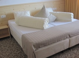 "Beginners" Double Room with balkony (APPROX. 18M²)
