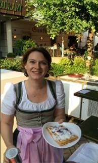 Nicole beim Zsammkemma in Söll